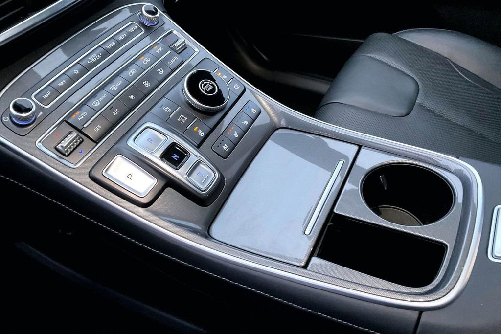 Used 2022 Hyundai Santa Fe Calligraphy image 17
