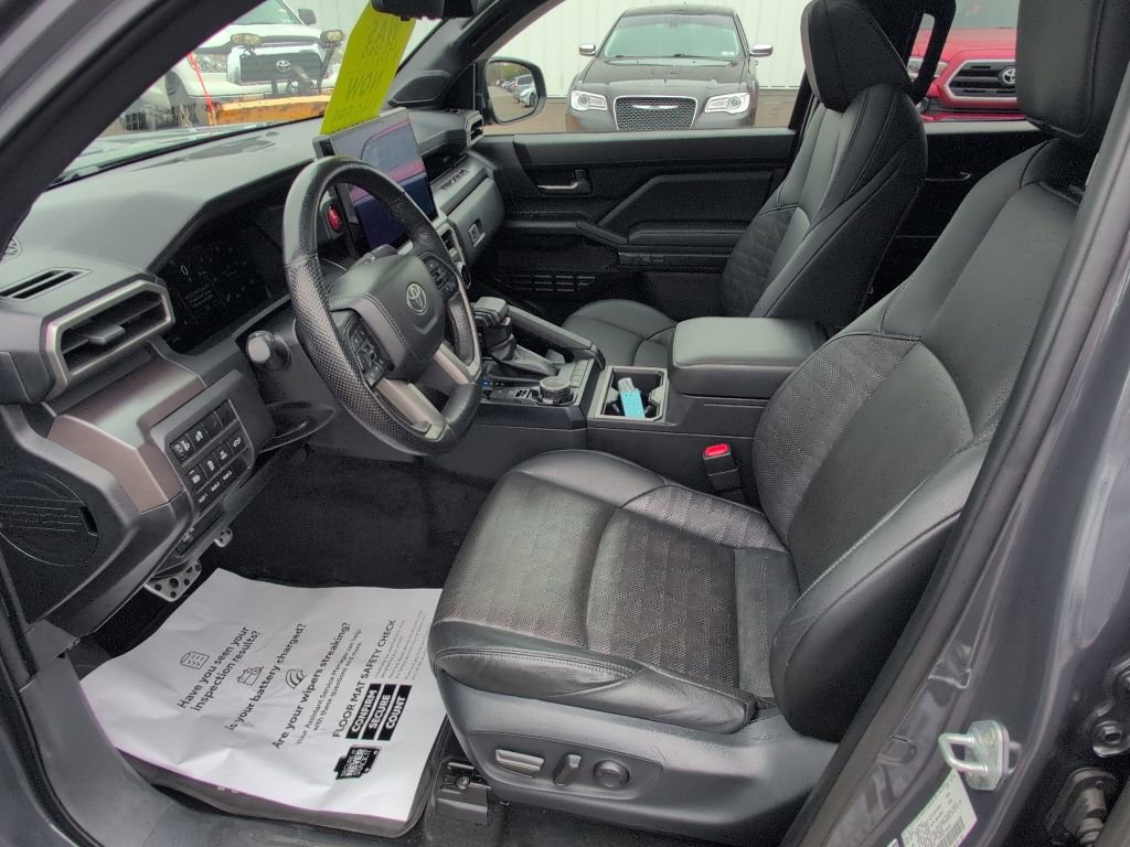Used 2024 Toyota Tacoma TRD Sport w/ TRD Sport Premium Package AWD/4WD image 18