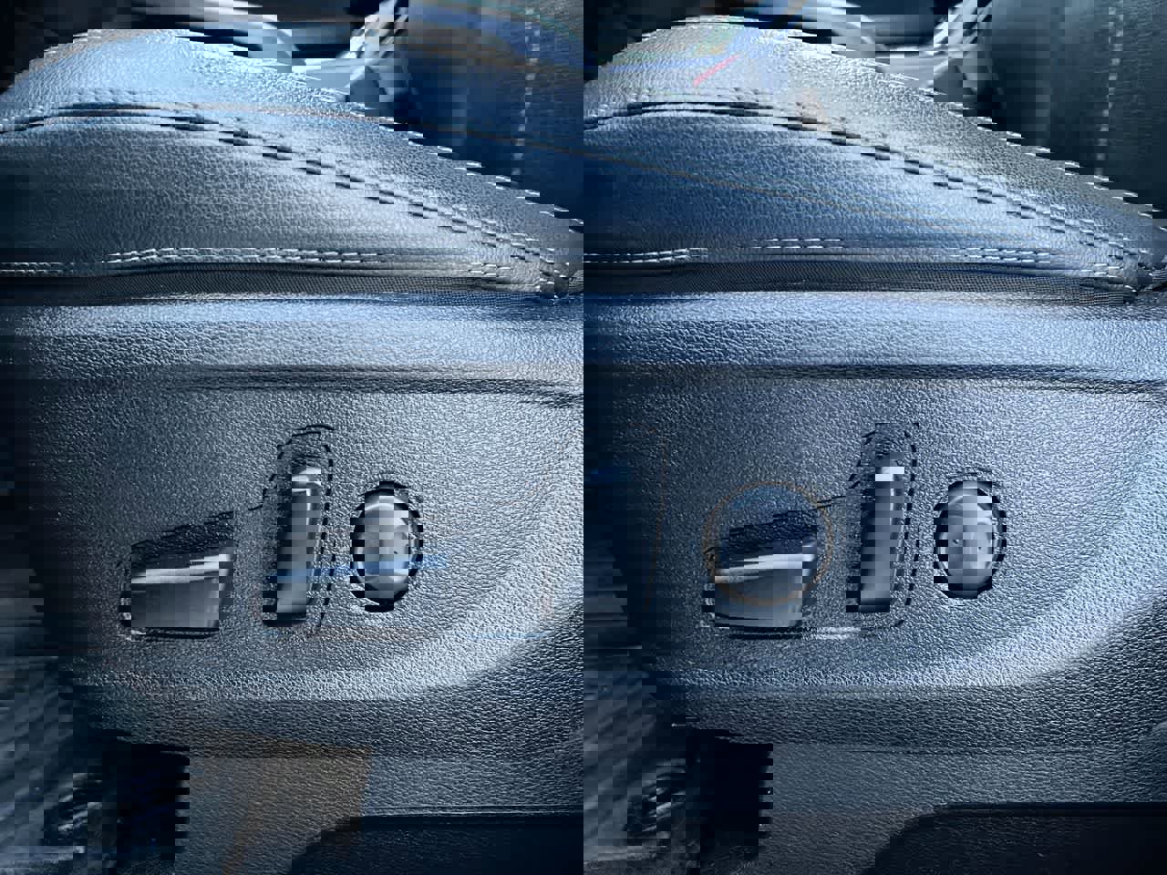 Used 2022 Kia Telluride EX w/ EX Premium Package image 12