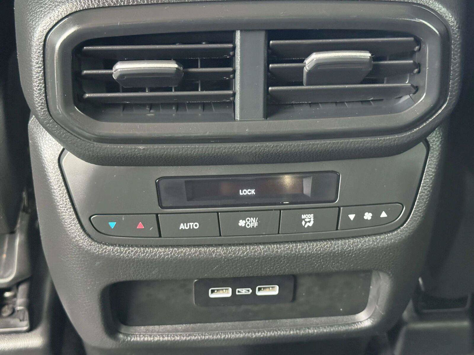 Used 2023 Honda Pilot Touring image 34