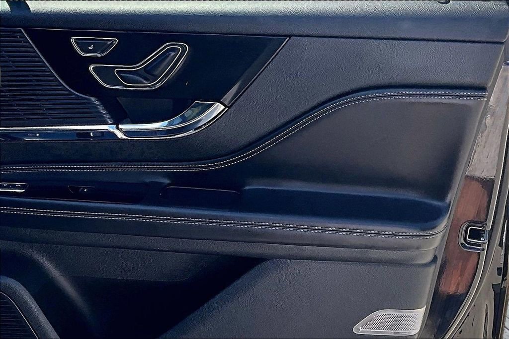 Used 2021 Lincoln Corsair AWD w/ Premium Package image 24