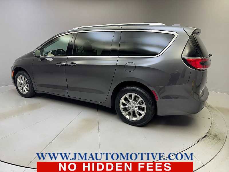 Used 2021 Chrysler Pacifica Touring-L AWD/4WD image 3