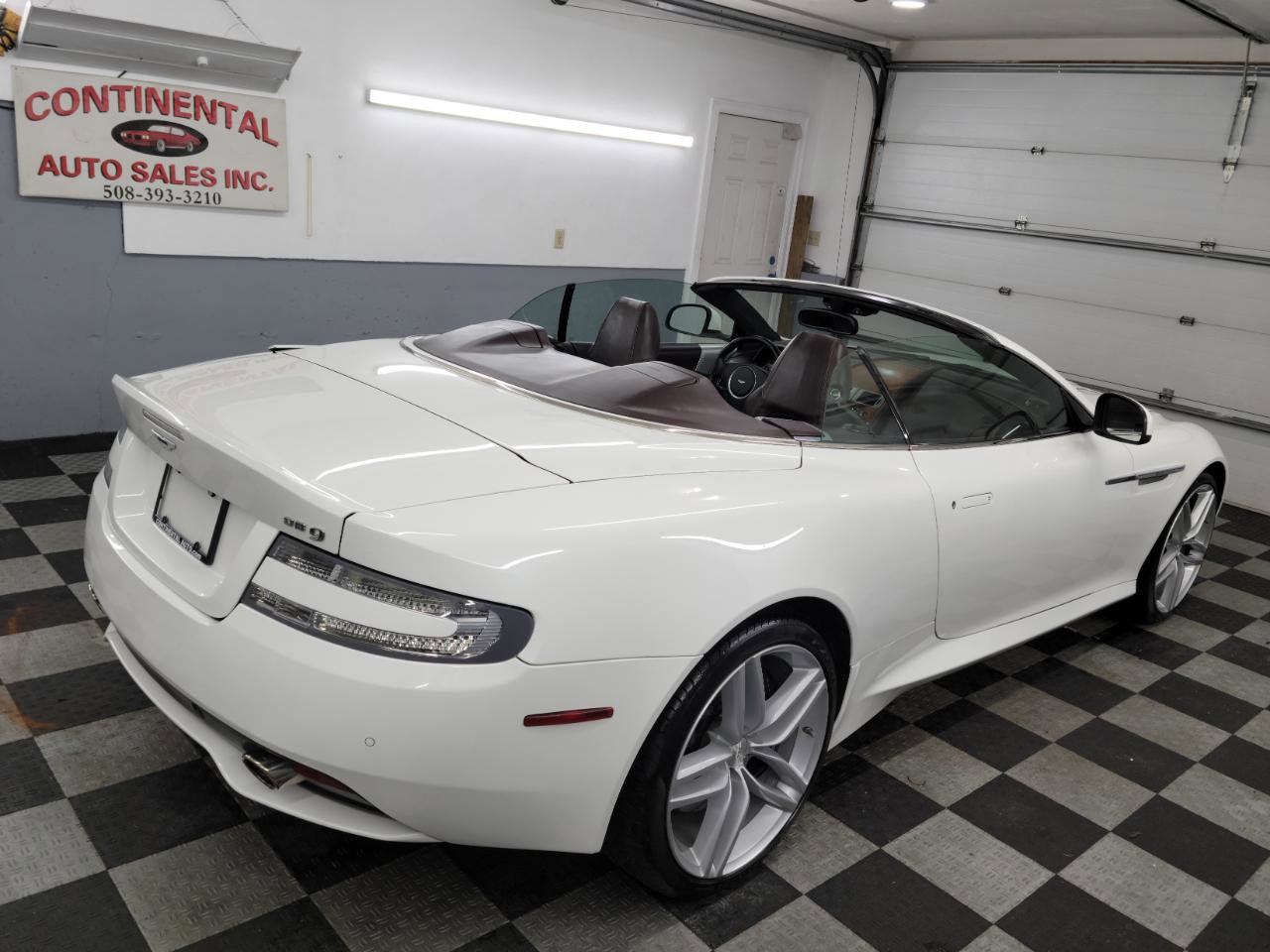 Used 2014 Aston Martin DB9 Volante RWD image 5