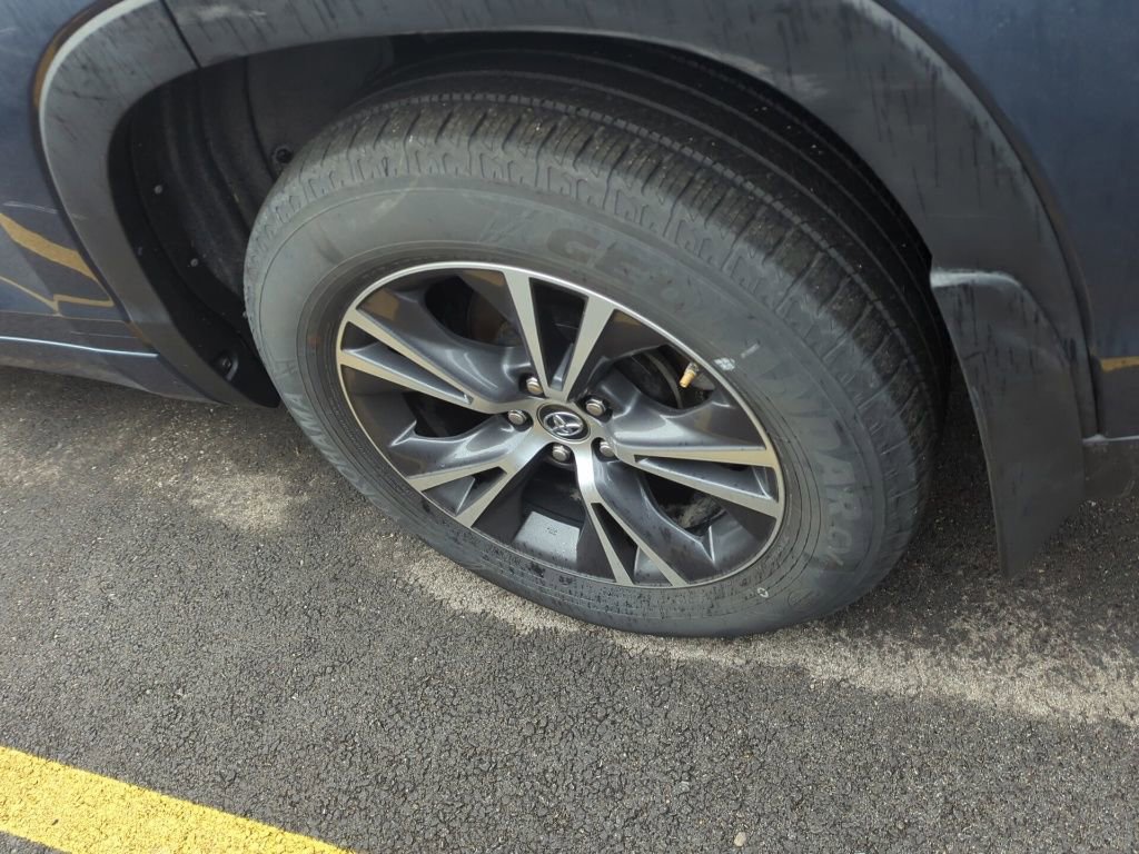 Used 2017 Toyota Highlander Plus image 5