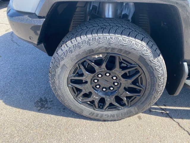 New 2025 GMC Hummer EV 2X w/ LPO, Roof Cross Rail Package image 10