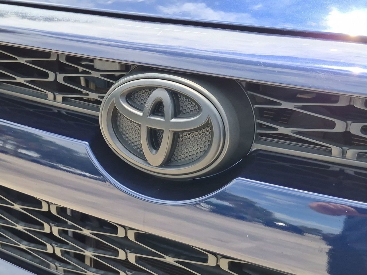 Used 2017 Toyota 4Runner SR5 RWD image 5