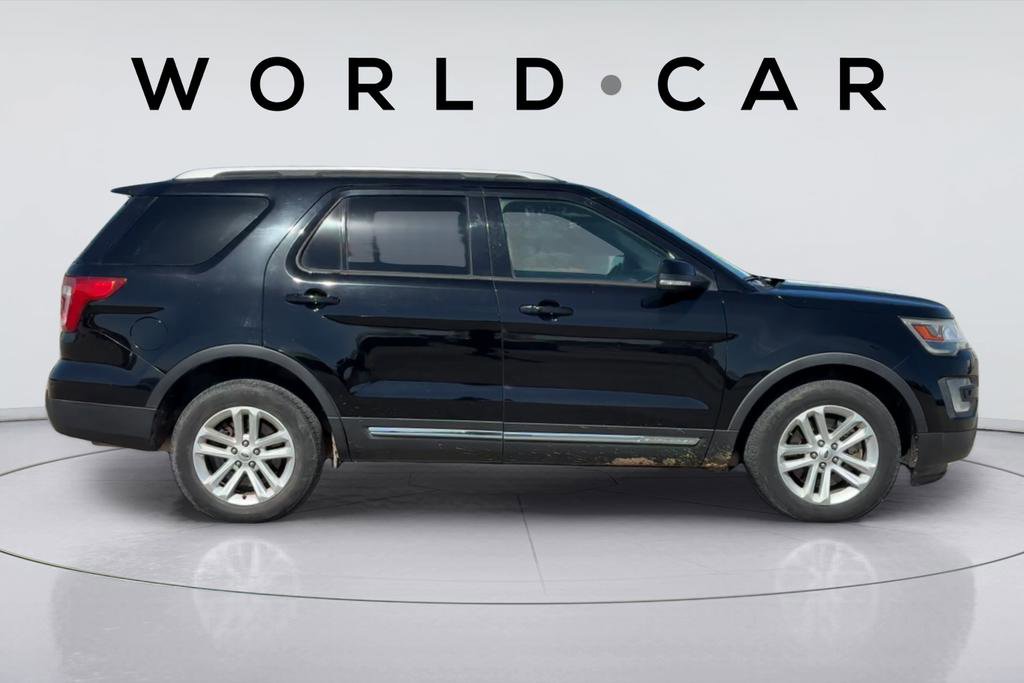 Used 2017 Ford Explorer XLT w/ Equipment Group 202A FWD image 3