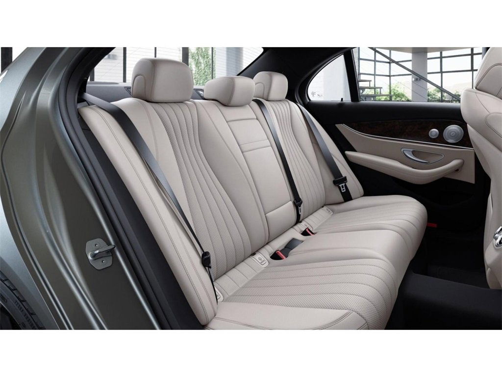 Used 2022 Mercedes-Benz E 350 4MATIC Sedan image 5