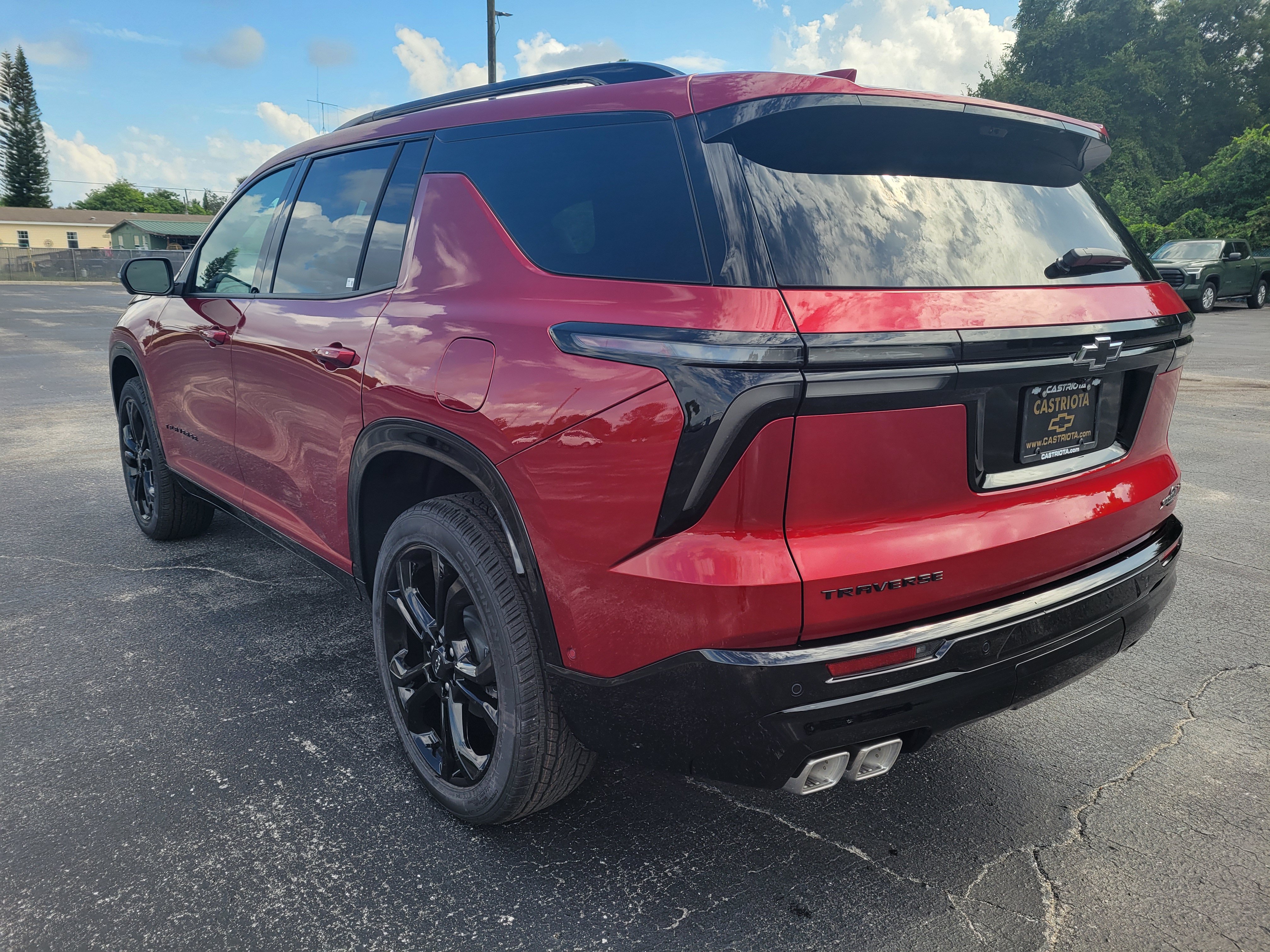 New 2027 Chevrolet Traverse RS w/ LPO, Floor Liner Package FWD image 9