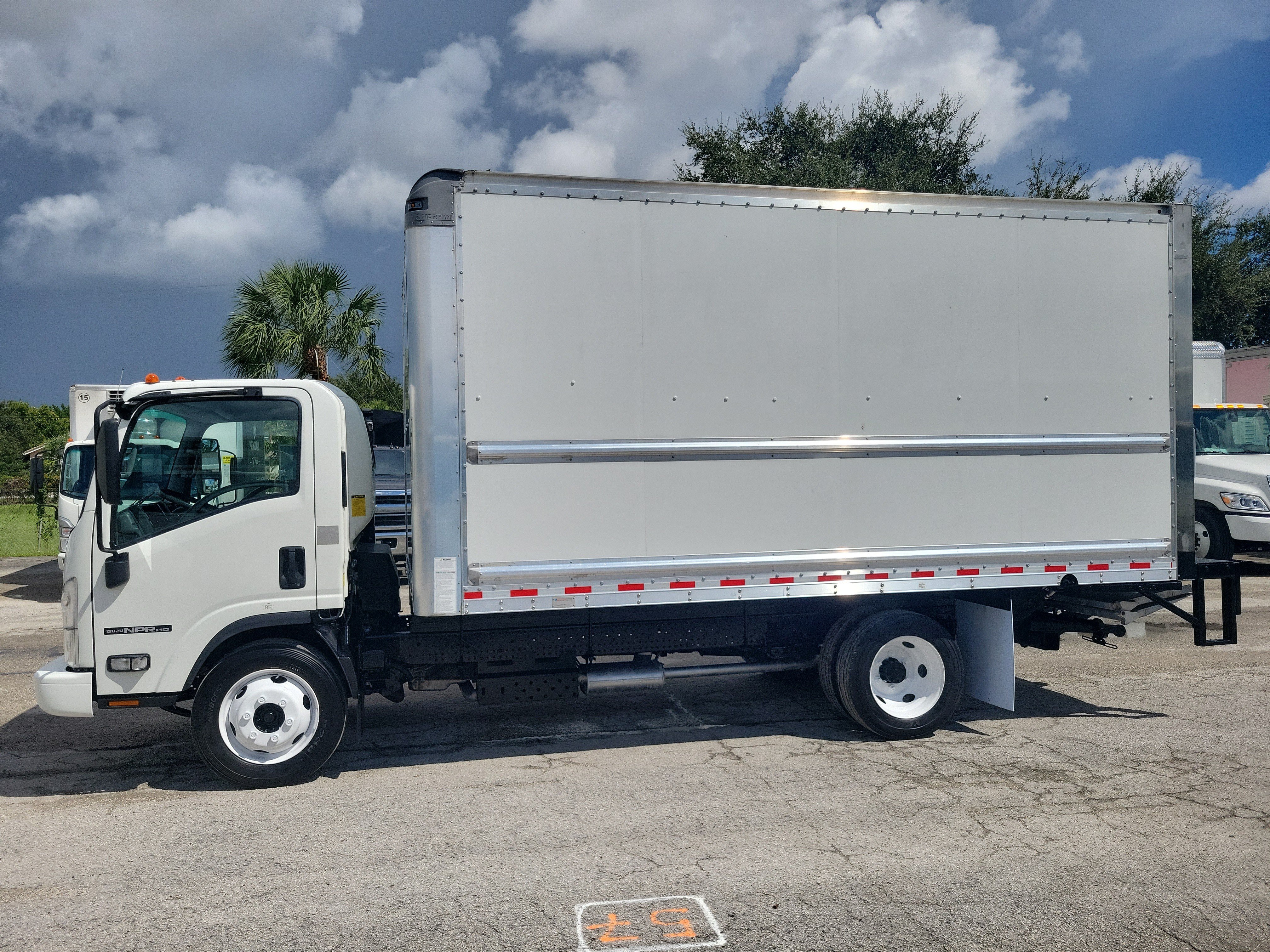 Used 2021 Isuzu NPR RWD image 6