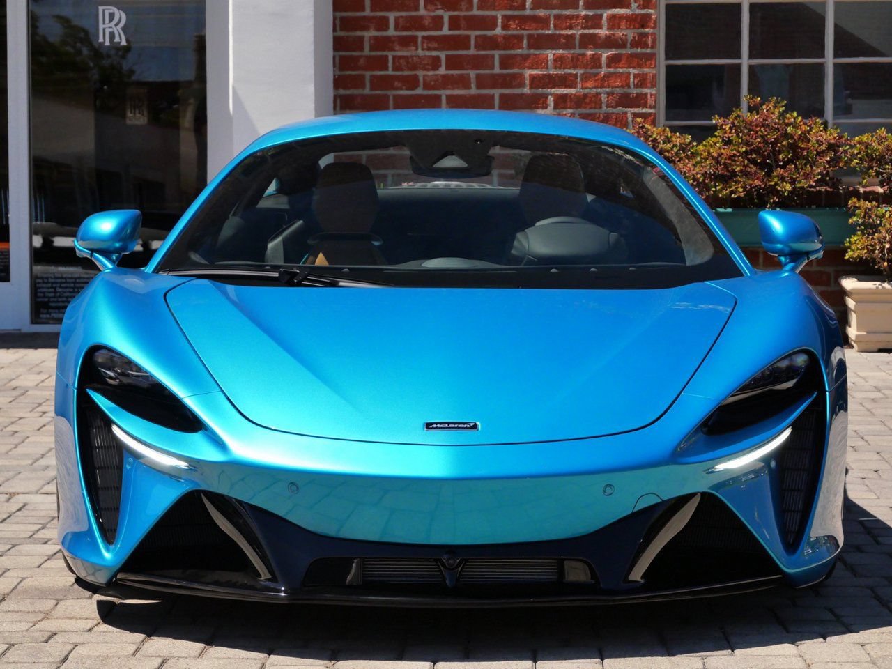 Used 2026 McLaren Artura RWD image 2