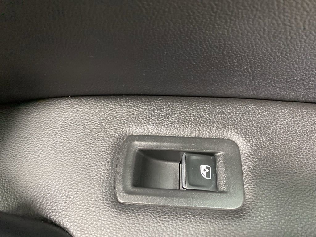 Used 2018 Volkswagen Tiguan SEL w/ 3rd Row Seat Package image 26