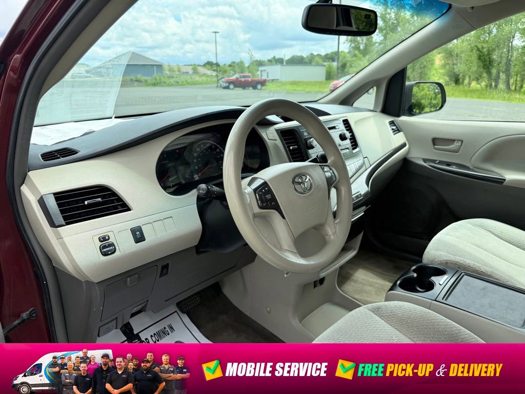 Used 2014 Toyota Sienna LE AWD/4WD image 21