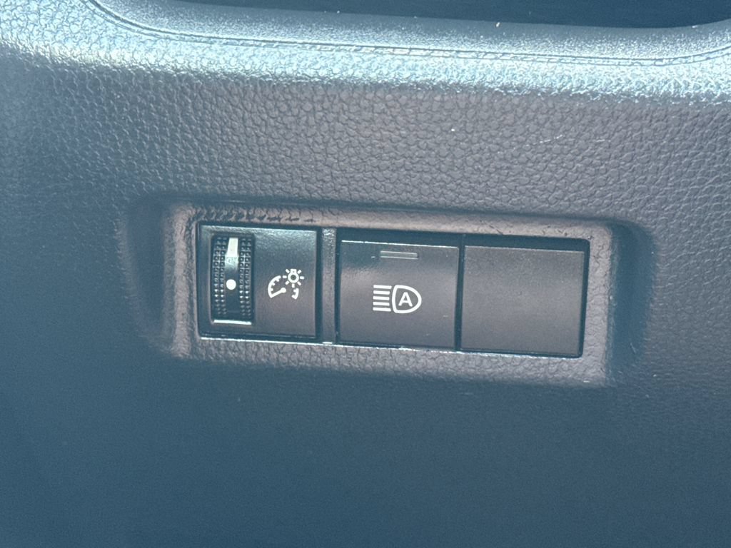 Used 2024 Toyota RAV4 XLE FWD image 31