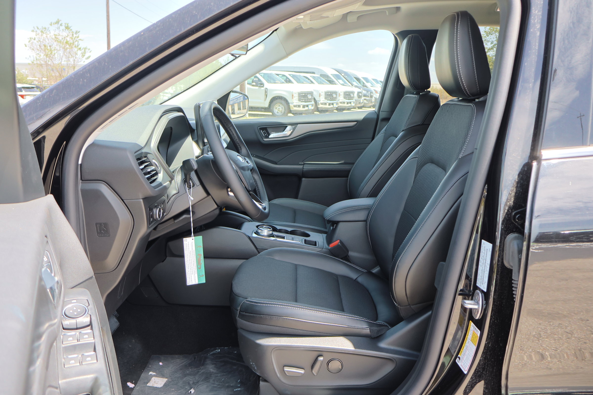 New 2025 Ford Escape SE image 10