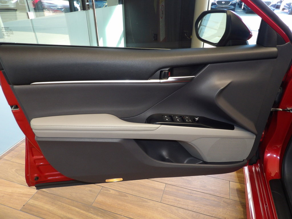 Used 2019 Toyota Camry XSE image 24