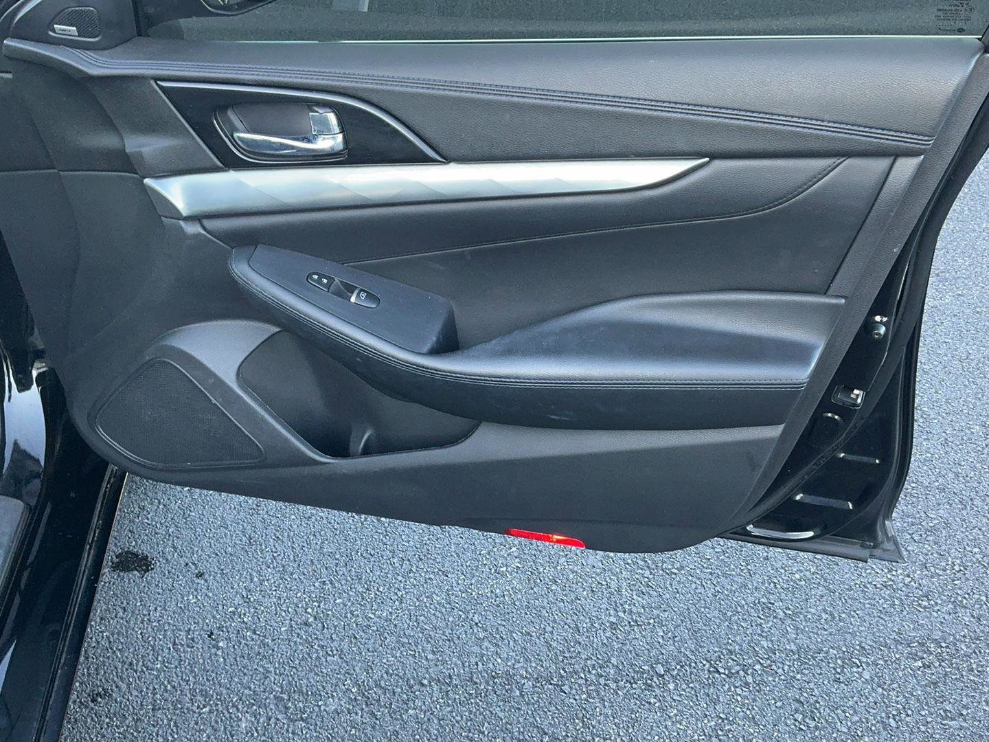 Used 2018 Nissan Maxima SR w/ Midnight Edition image 25