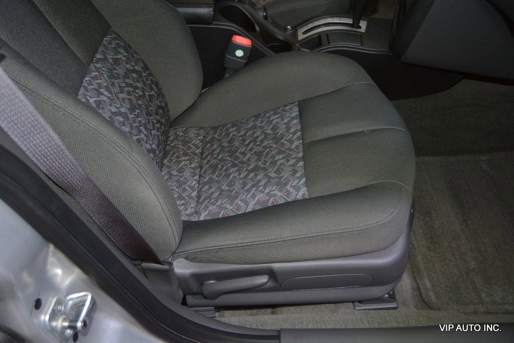 Used 2004 Pontiac Grand Prix GT w/ Drivers Package FWD image 16