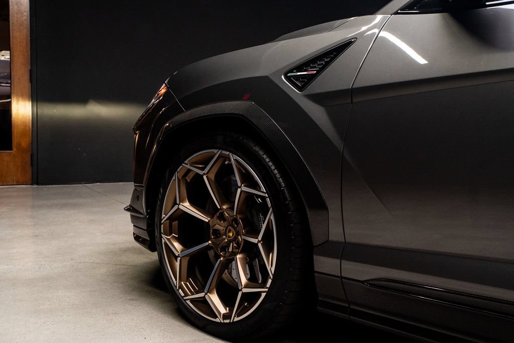 Used 2023 Lamborghini Urus Performante AWD/4WD image 32