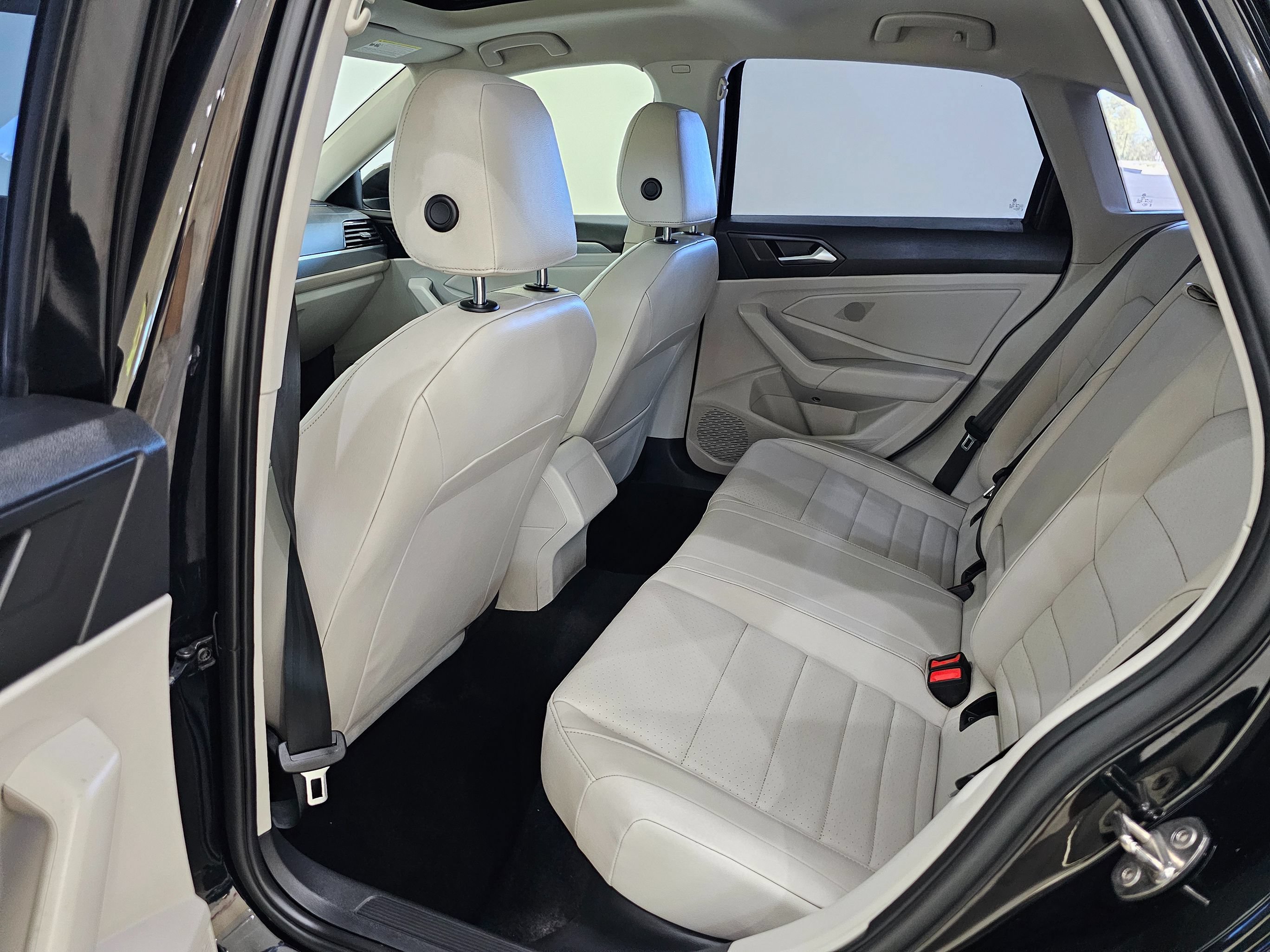 Used 2022 Volkswagen Jetta SE w/ Panoramic Sunroof Package FWD image 19