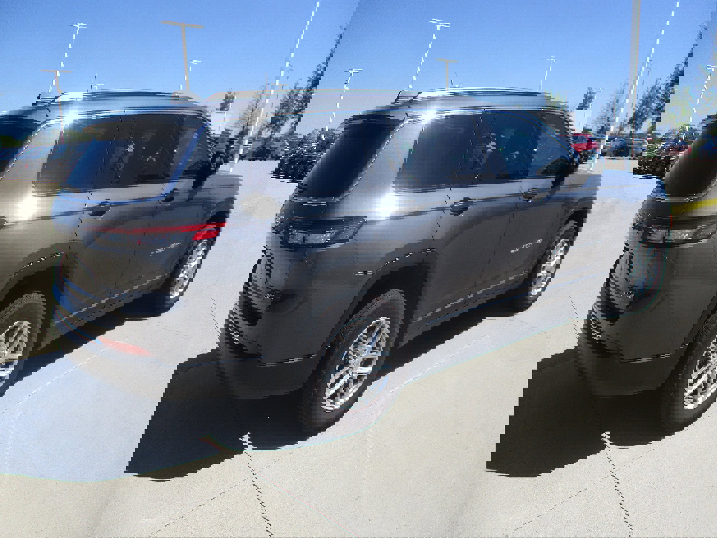 Used 2024 Jeep Grand Cherokee L Laredo w/ Luxury Tech Group I RWD image 5