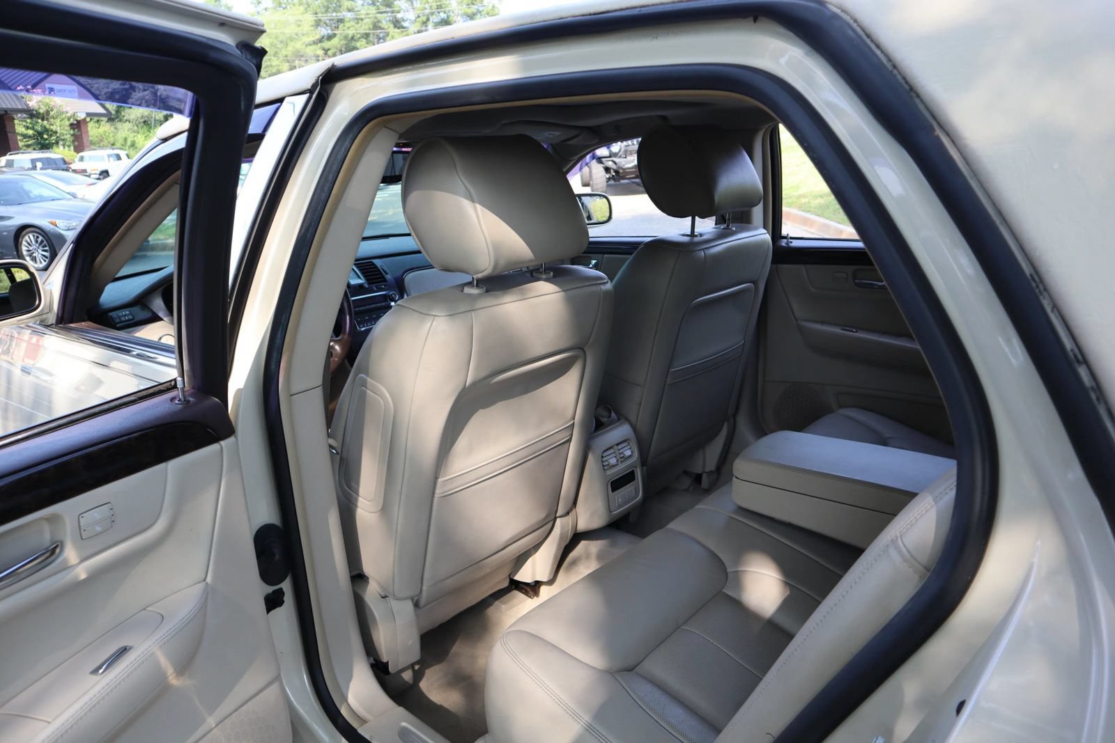 Used 2011 Cadillac DTS Luxury FWD image 11