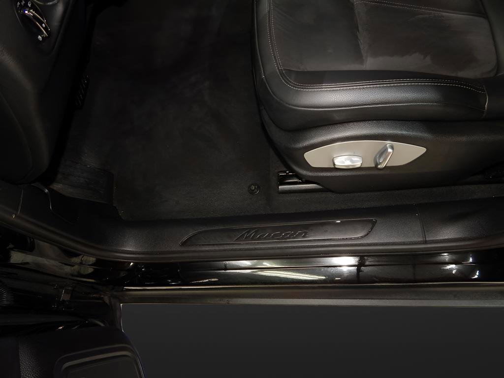 Used 2018 Porsche Macan Sport Edition image 14