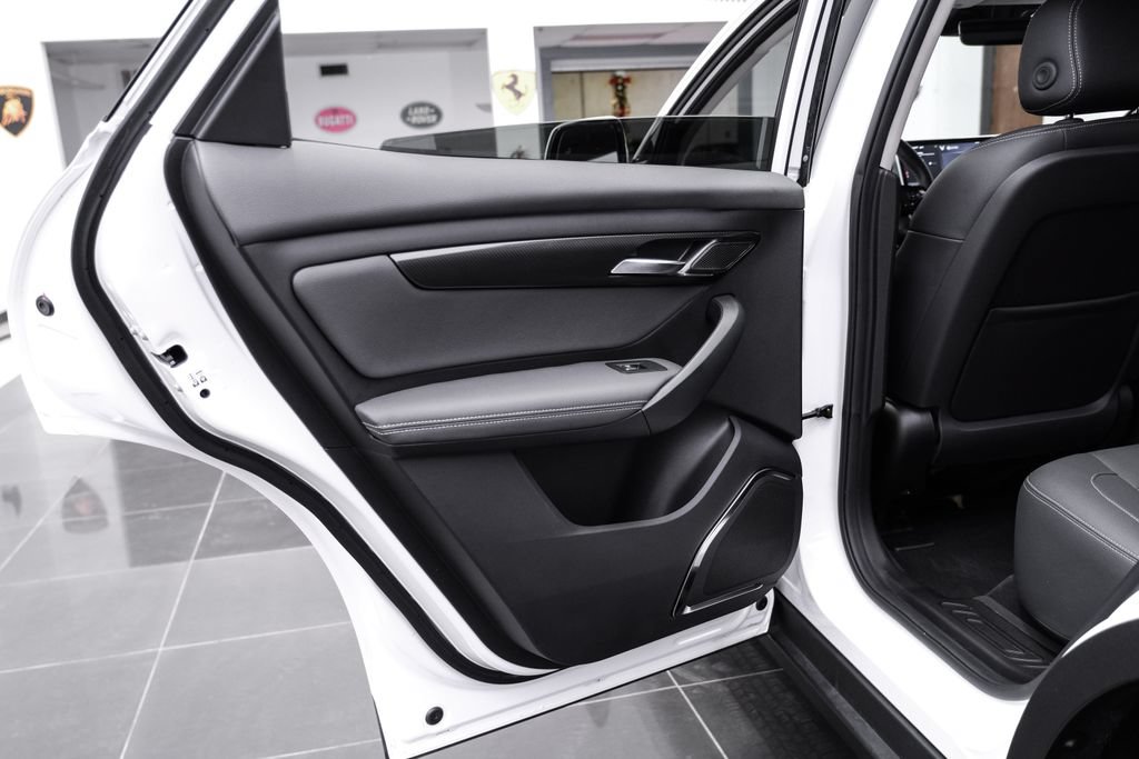 Used 2023 VinFast VF 8 Eco AWD/4WD image 46