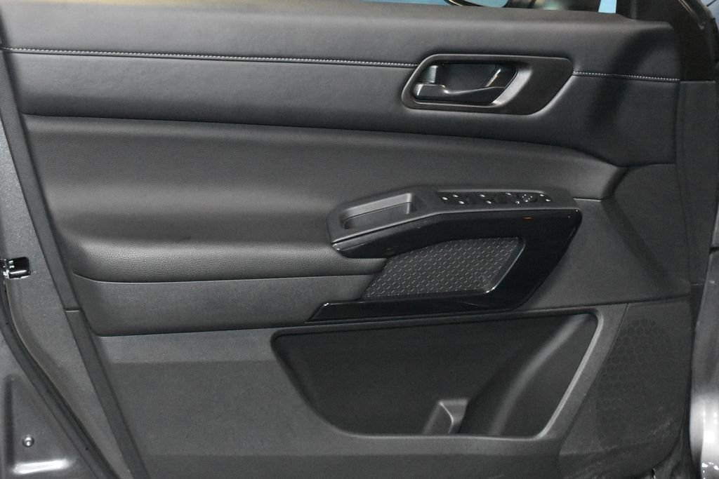 Certified 2024 Nissan Pathfinder SV image 4