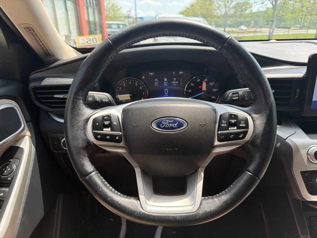 Used 2022 Ford Explorer XLT AWD/4WD image 26