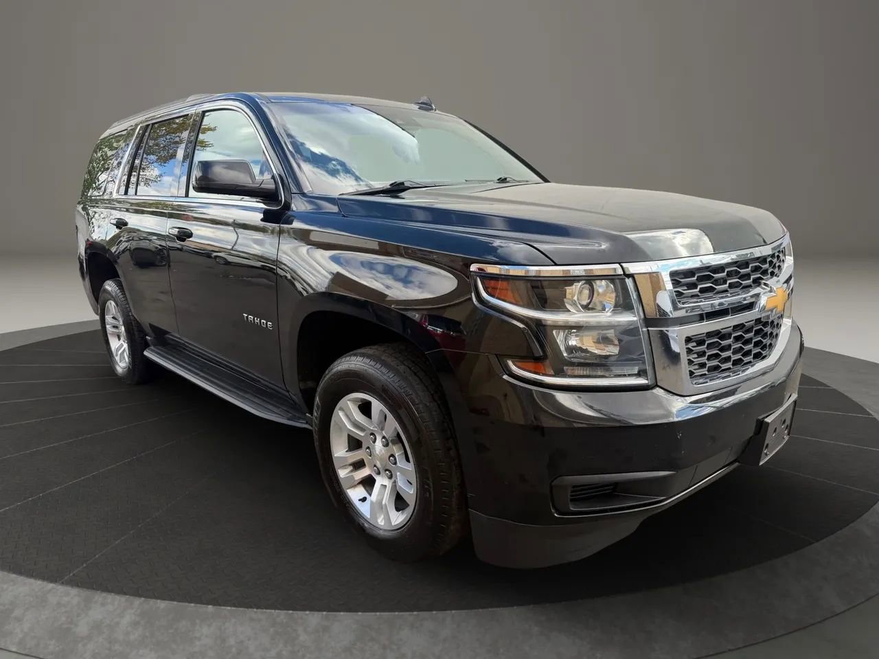 Used 2017 Chevrolet Tahoe LT image 3