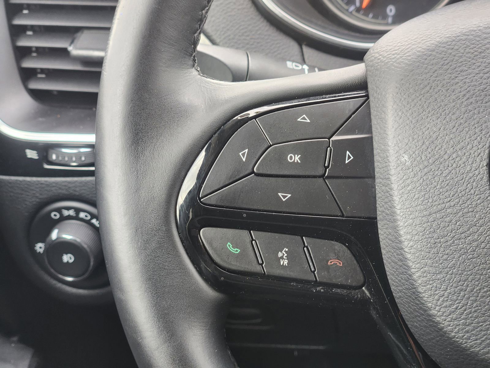 Used 2019 Jeep Cherokee Latitude Plus image 31