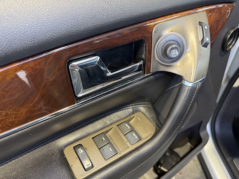 Used 2012 Lincoln MKX AWD image 17