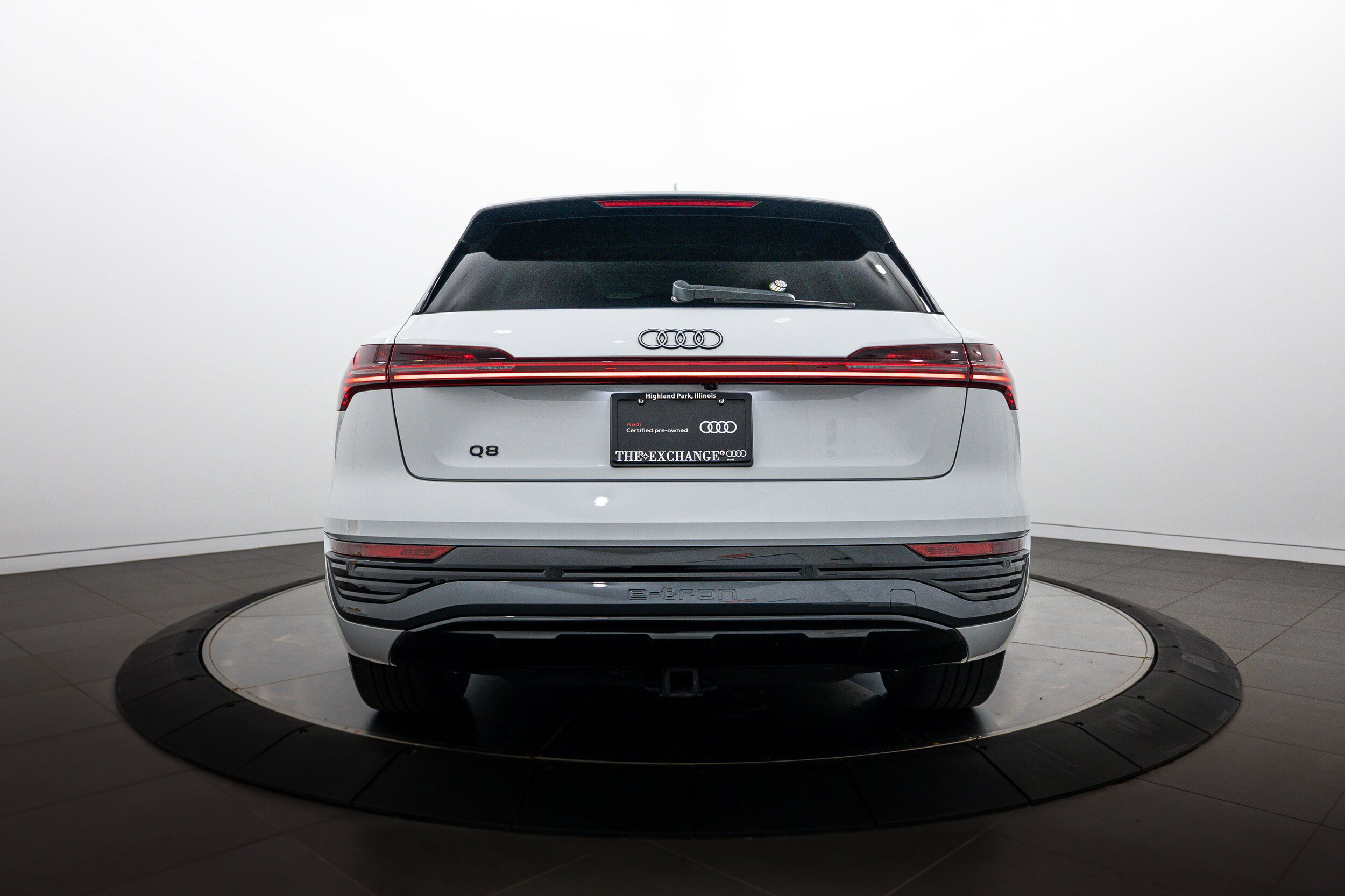 Certified 2024 Audi Q8 e-tron Premium Plus w/ Premium Plus Package AWD/4WD image 21