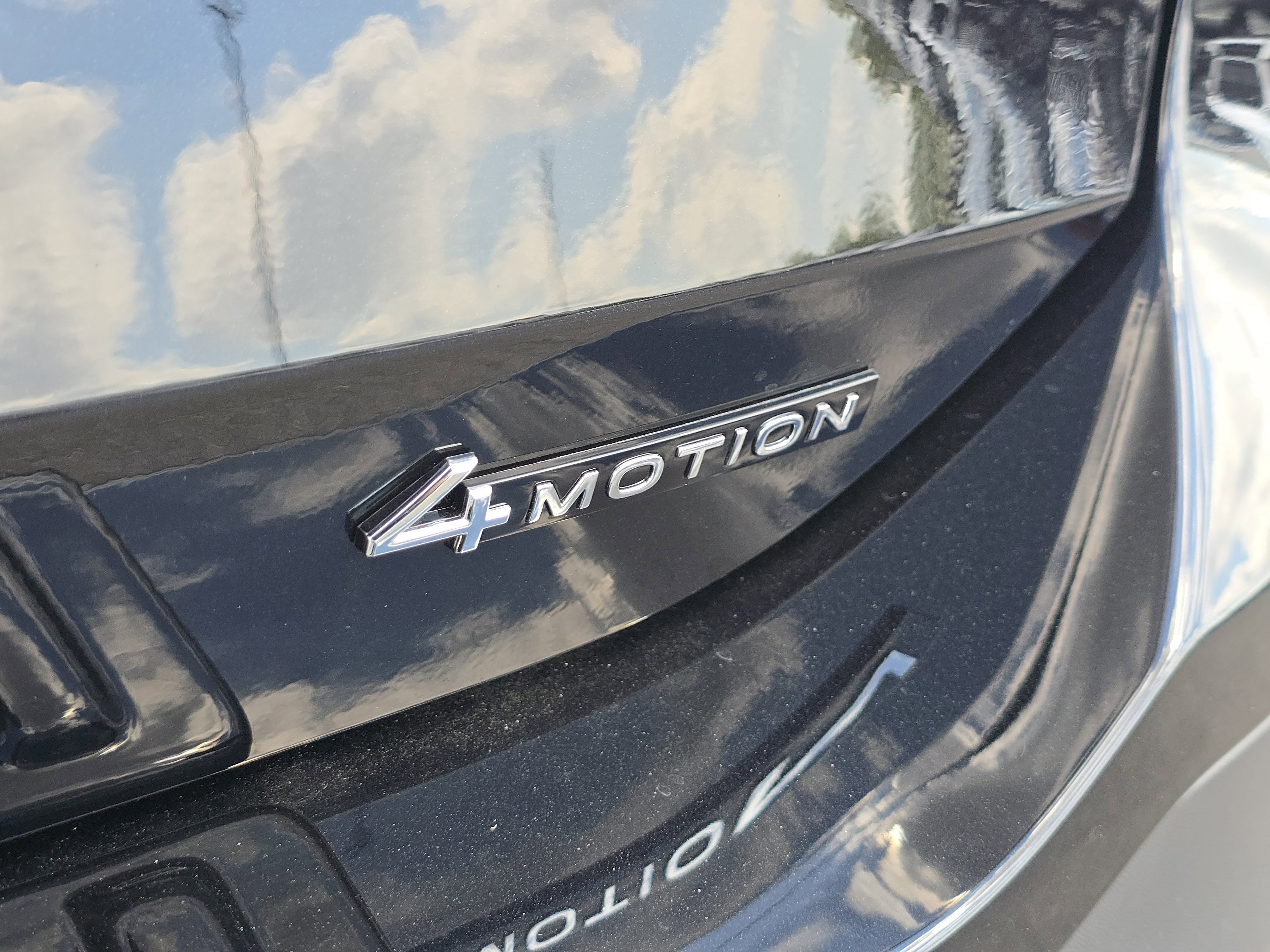 New 2025 Volkswagen Tiguan SE image 10