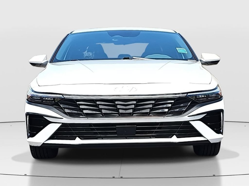 Used 2025 Hyundai Elantra SEL FWD image 2