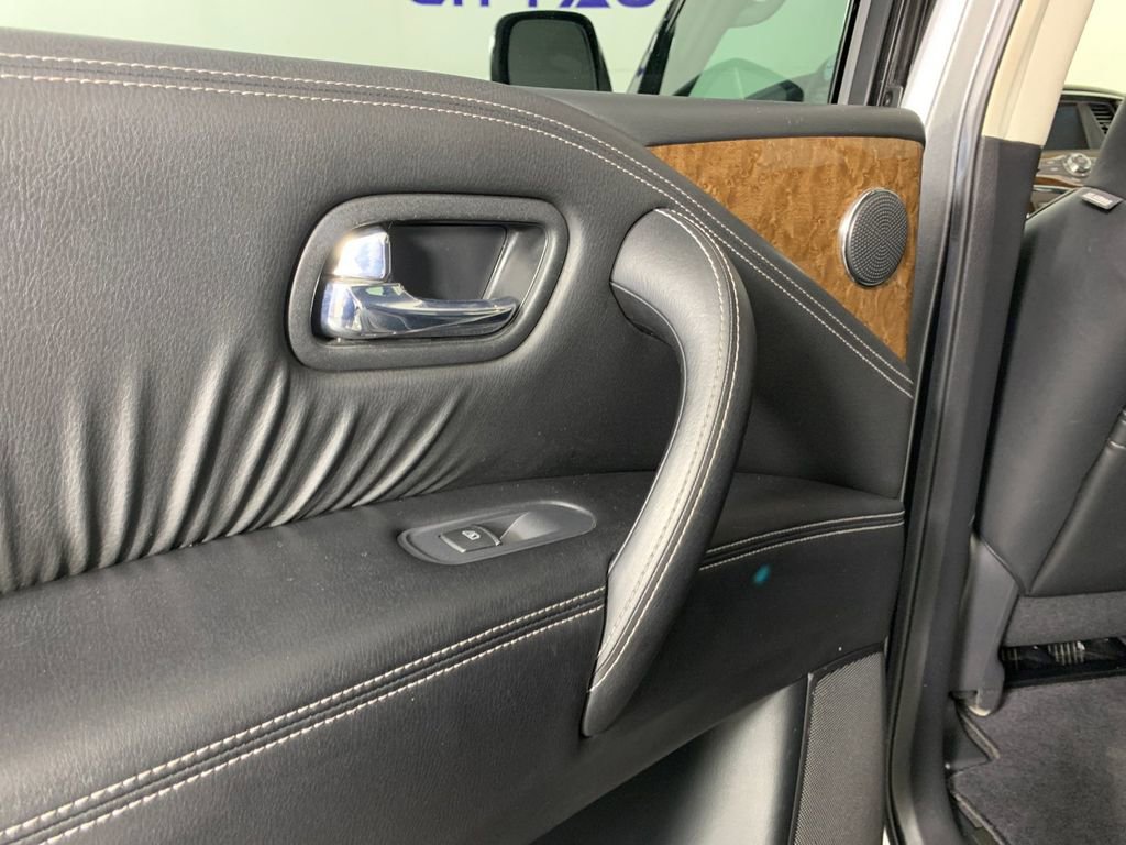 Used 2017 INFINITI QX80 4WD w/ Driver Assistance Package image 32