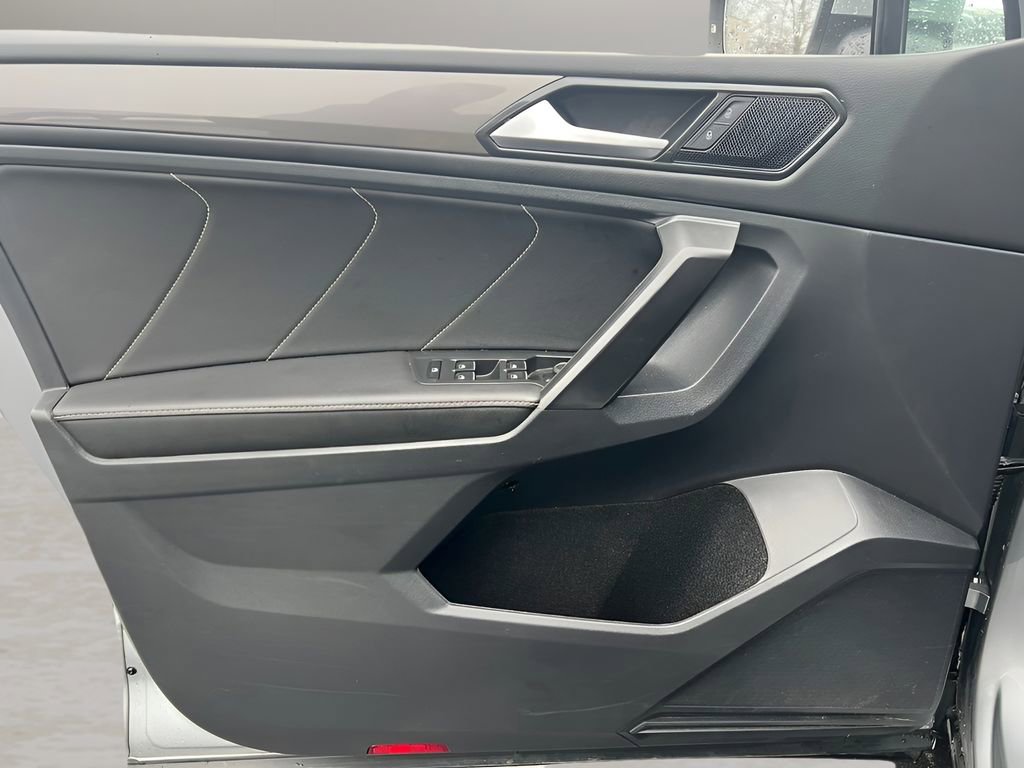 Used 2023 Volkswagen Tiguan SE image 13