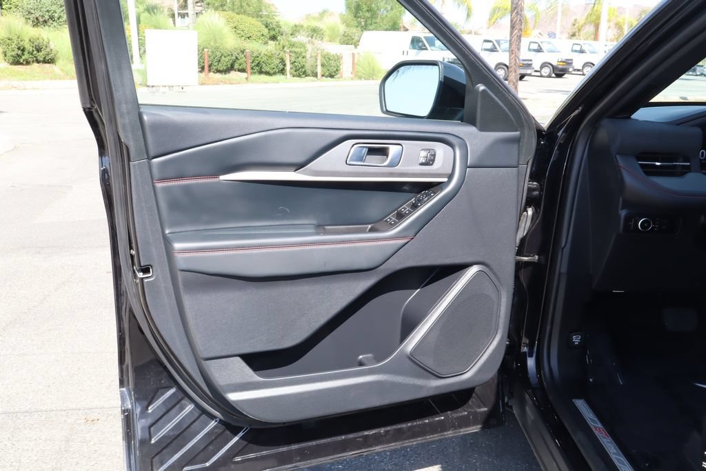 Used 2025 Ford Explorer ST-Line w/ Premium Package RWD image 19