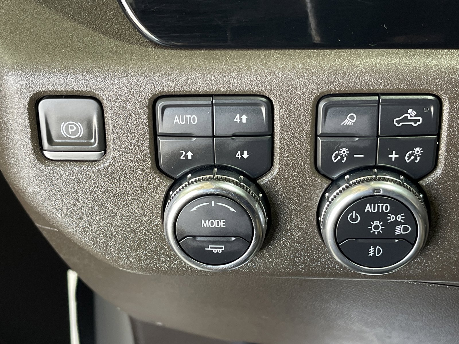 Used 2024 GMC Sierra 3500 SLT w/ SLT Premium Package AWD/4WD image 33
