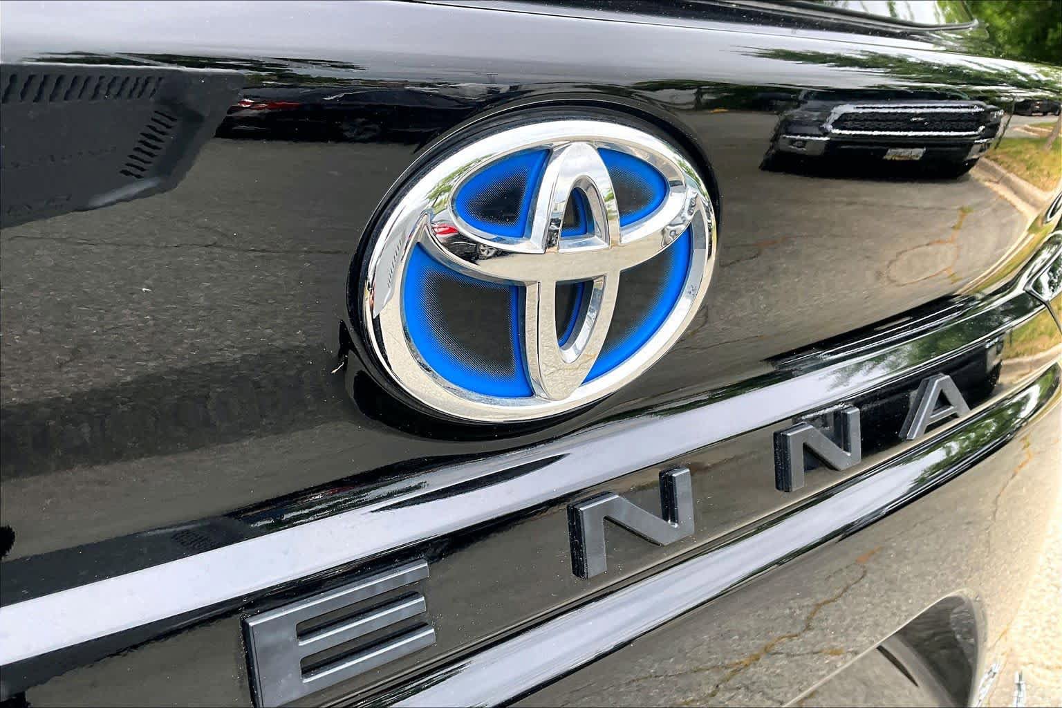 Certified 2025 Toyota Sienna XLE FWD image 31