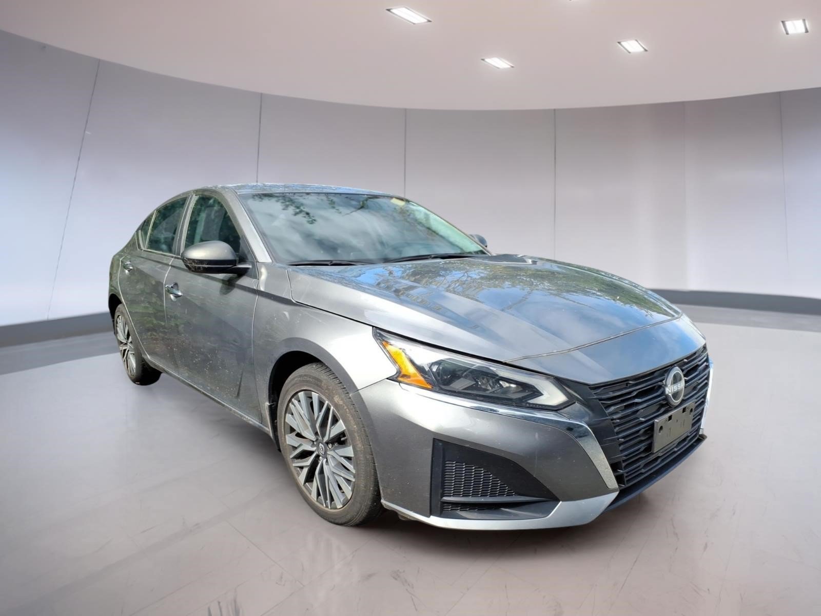 Used 2024 Nissan Altima 2.5 SV AWD/4WD image 1