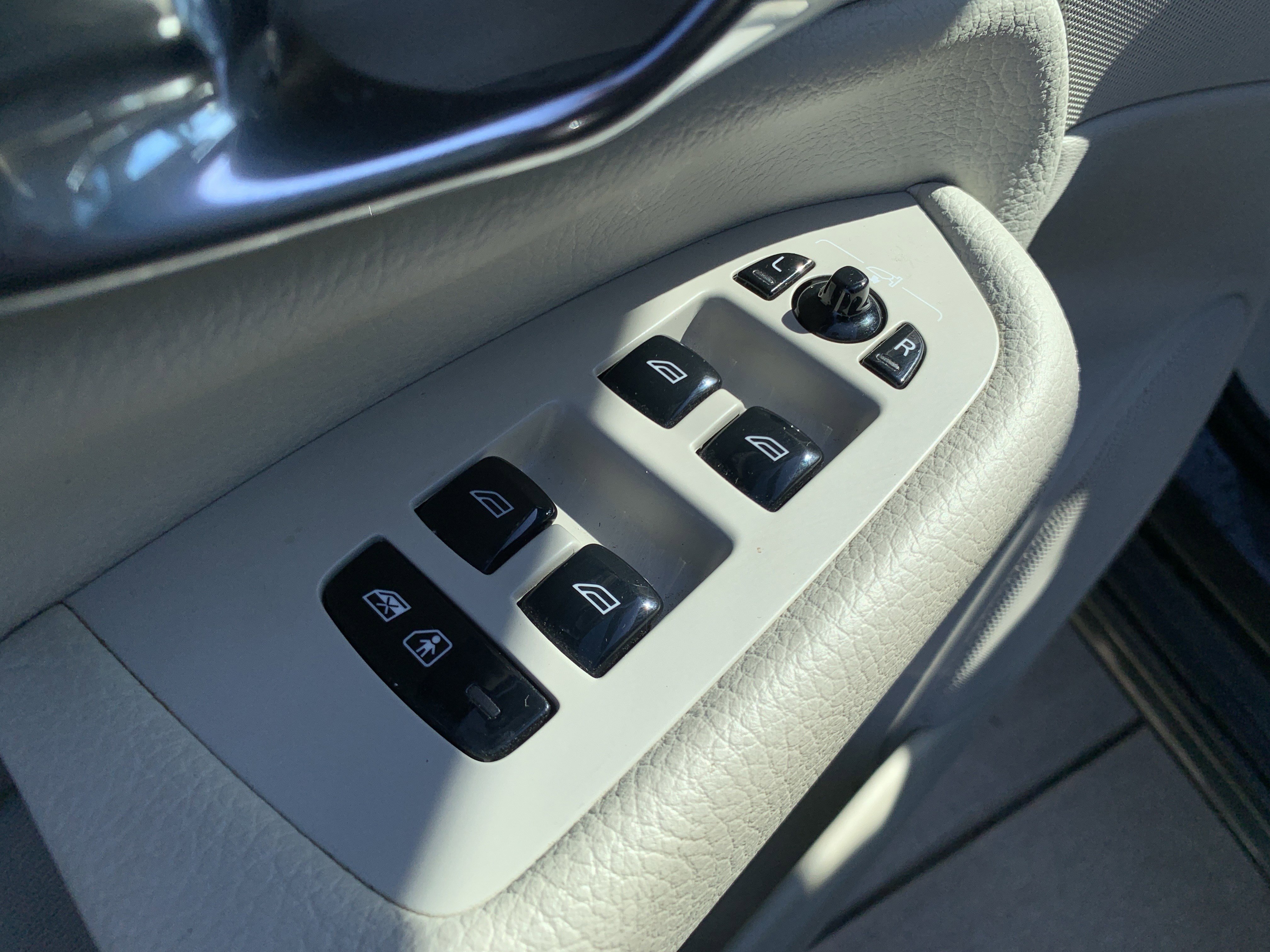 Used 2018 Volvo XC90 T6 Momentum w/ Momentum Plus Package image 15