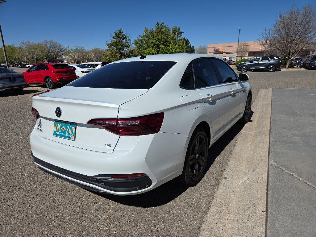 Used 2023 Volkswagen Jetta SE w/ Panoramic Sunroof Package FWD image 10