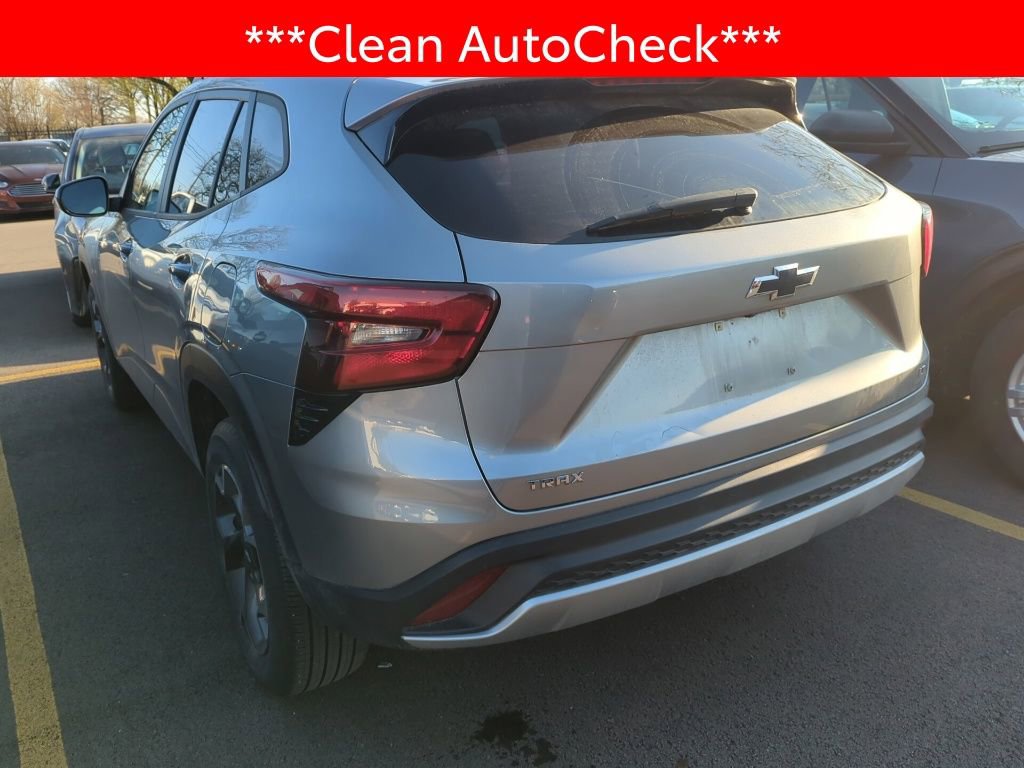 Used 2024 Chevrolet Trax LT w/ Driver Confidence Package image 4