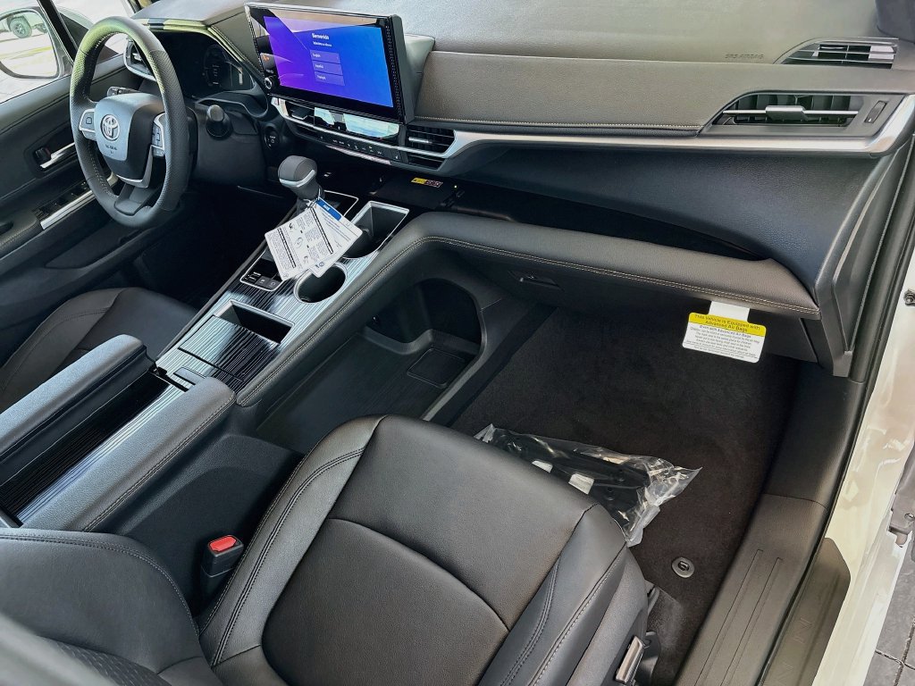 New 2026 Toyota Sienna XLE Woodland Edition AWD/4WD image 17