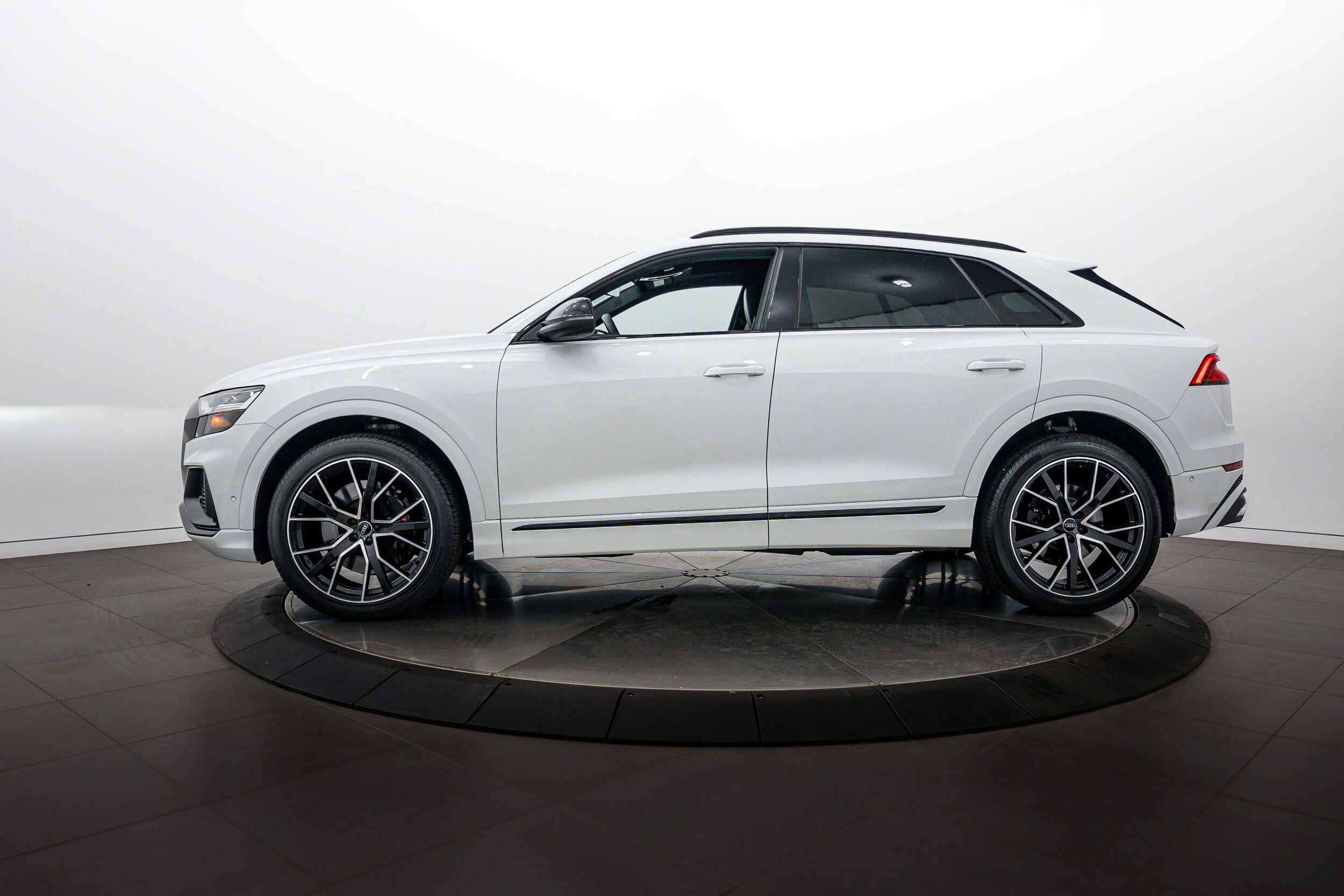 Used 2020 Audi SQ8 Premium Plus w/ Driver Assistance Package AWD/4WD image 6