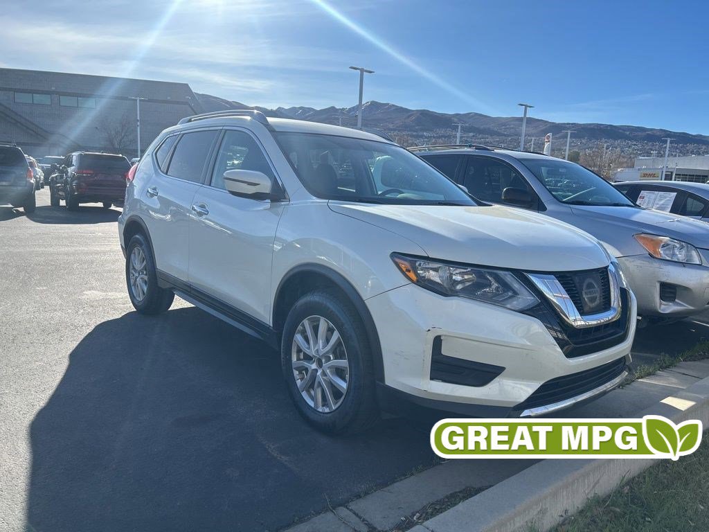 Used 2017 Nissan Rogue SV image 1