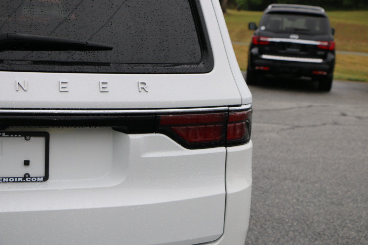 Used 2023 Jeep Wagoneer 2WD image 6
