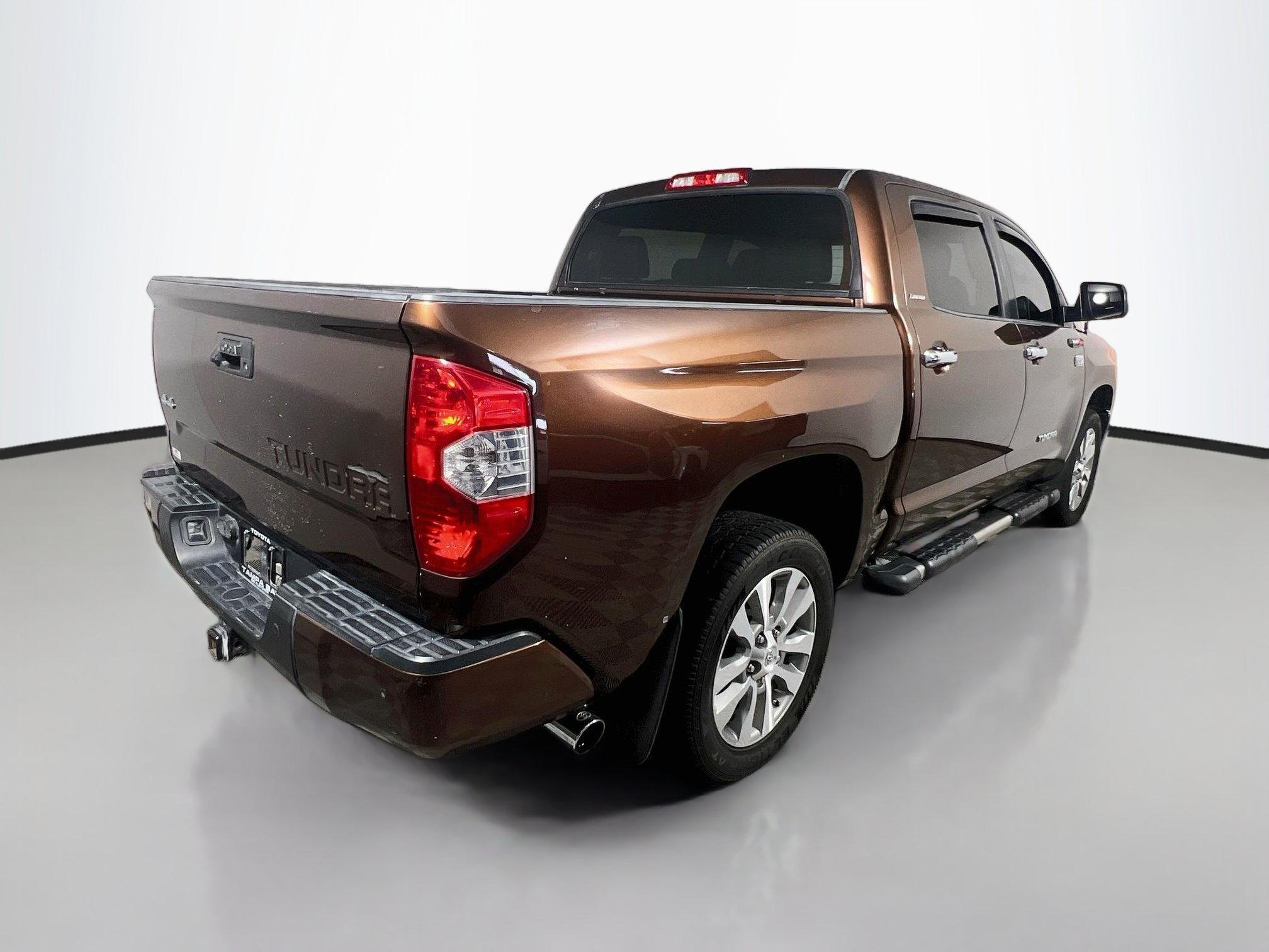 Used 2016 Toyota Tundra Limited w/ Limited Premium Package AWD/4WD image 4